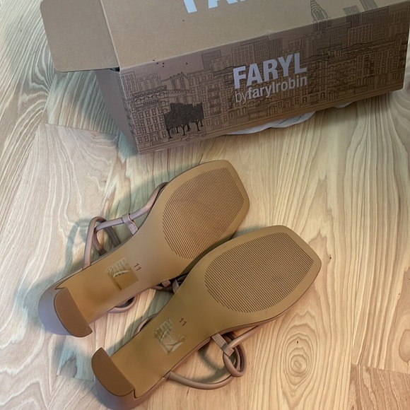 Sandals size 11 - Picture 2 of 4